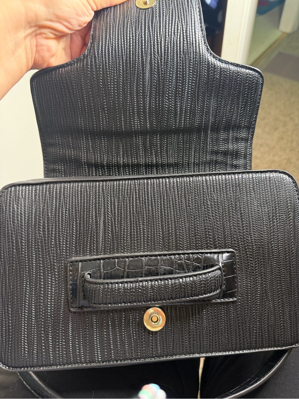 Classic Black Textured Crossbody Bag - Unbranded - Picture 4 of 5